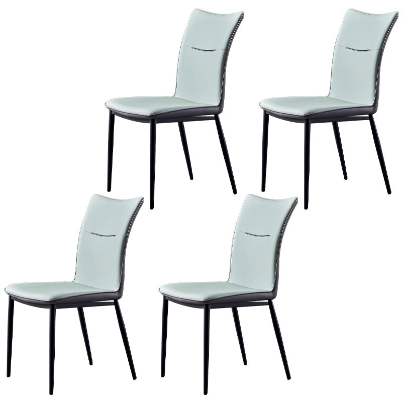 Chaise latéral de maison Scandinave Metal Solid Back 17.7 '' Chaise de restauration de large avec des jambes noires