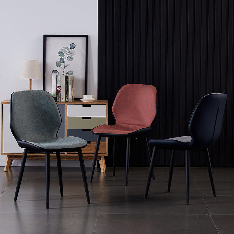 Chaises de salle à manger sans accoudoirs en cuir modernes, chaise latérale à oreilles avec pieds noirs