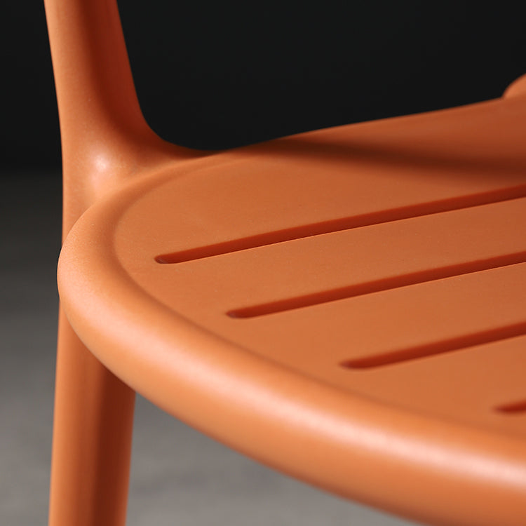 Chaise de salle à manger contemporaine en plastique, chaise latérale arrière Windsor pour usage domestique