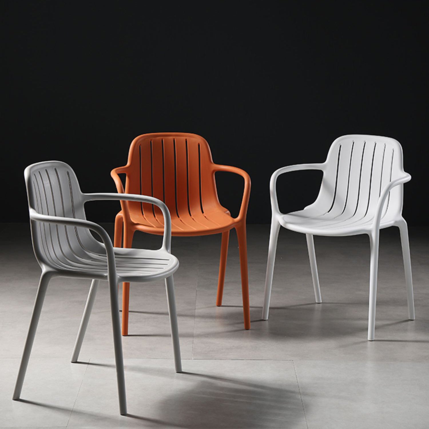 Chaise de salle à manger contemporaine en plastique, chaise latérale arrière Windsor pour usage domestique