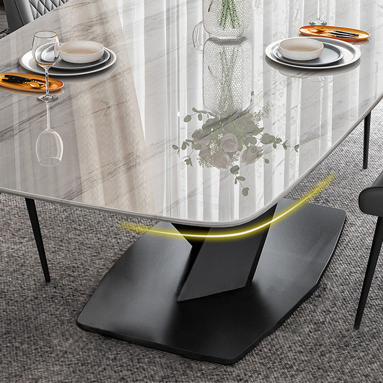 Juego de comidas minimalistas con mesa de comedor de piedra sinterizada y sillas tapizadas