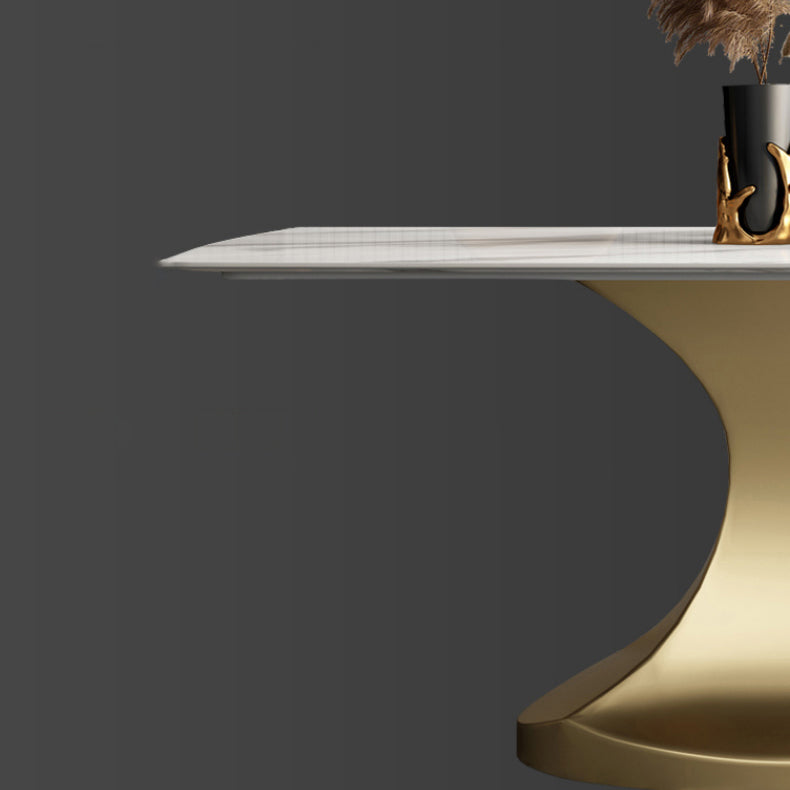 Tisch im minimalistischen Stil mit Rechteckform -Tisch und gepolsterten Stühlen