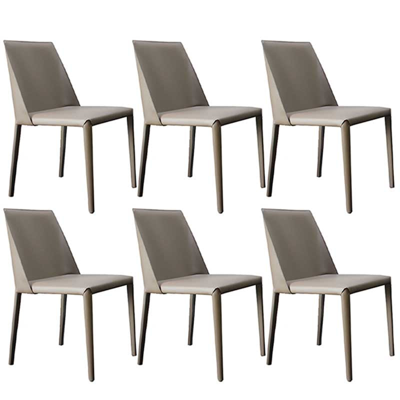 Chaise contemporaine à dossier solide, chaise en cuir de 18 pouces de large avec 4 pieds en métal pour la maison