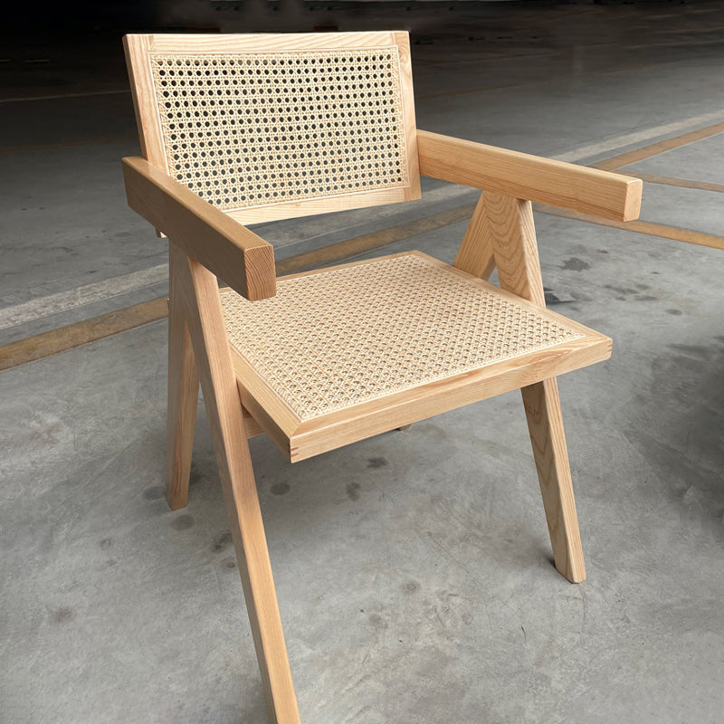 Cuisine en bois de frêne de style moderne dinant la chaise latérale de salle à manger arrière ouverte de chaises