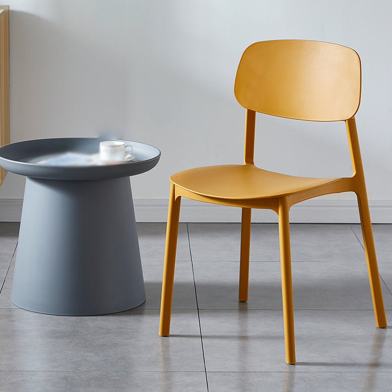 Chaise de salle à manger contemporaine en plastique, finition mate, chaise latérale de salle à manger à dossier ouvert