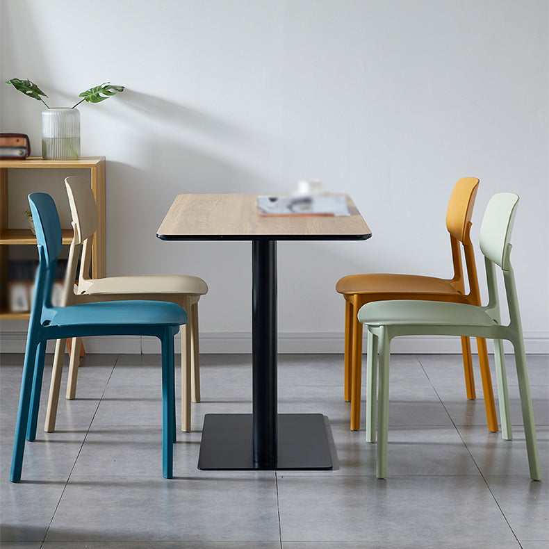 Chaise de salle à manger contemporaine en plastique, finition mate, chaise latérale de salle à manger à dossier ouvert