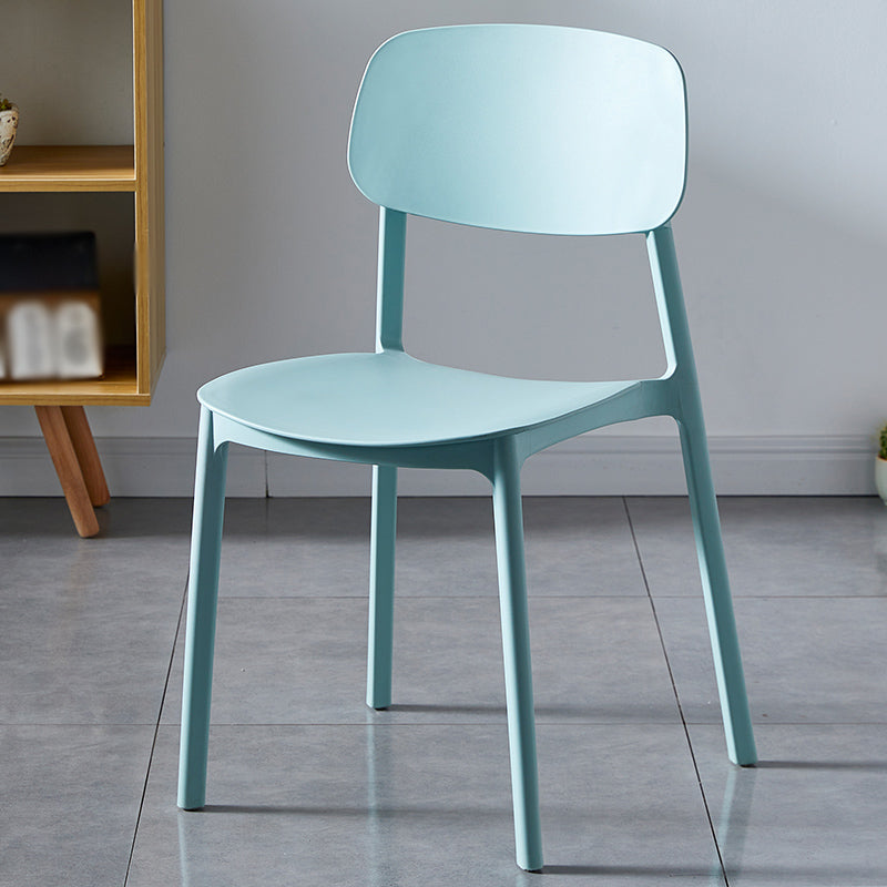 Chaise de salle à manger contemporaine en plastique, finition mate, chaise latérale de salle à manger à dossier ouvert
