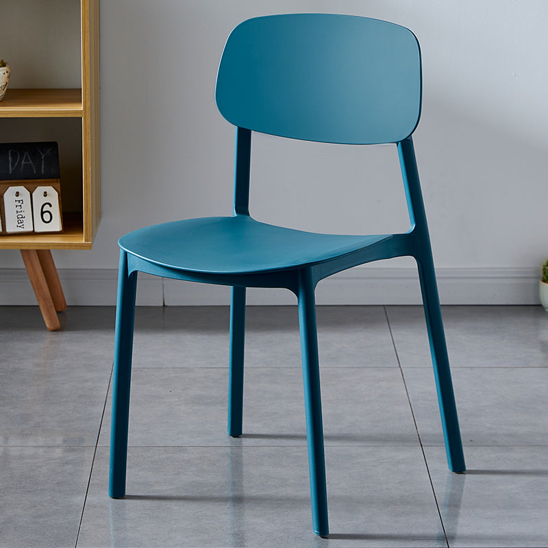 Chaise de salle à manger contemporaine en plastique, finition mate, chaise latérale de salle à manger à dossier ouvert