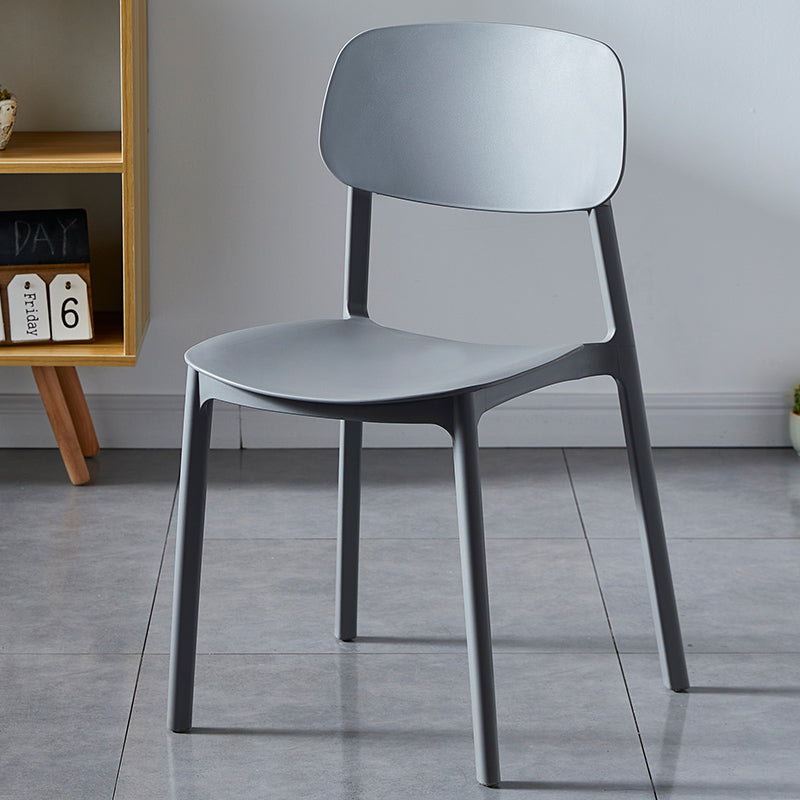 Chaise de salle à manger contemporaine en plastique, finition mate, chaise latérale de salle à manger à dossier ouvert