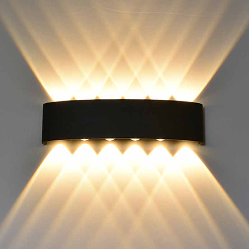 Pronzo della parete della casa con pale per la casa per le vetrici.