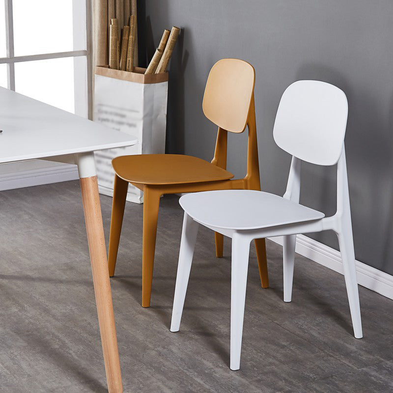 Cuisine moderne dinant la chaise latérale en plastique ouvrant la chaise latérale de salle à manger arrière