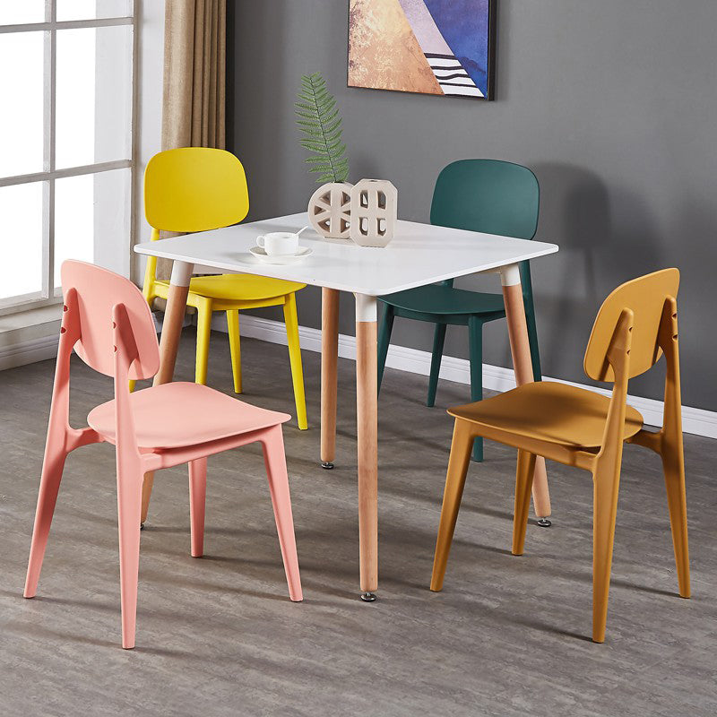 Cuisine moderne dinant la chaise latérale en plastique ouvrant la chaise latérale de salle à manger arrière