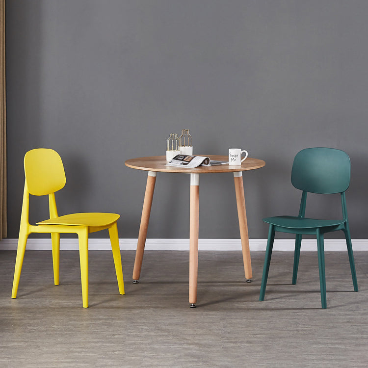 Cuisine moderne dinant la chaise latérale en plastique ouvrant la chaise latérale de salle à manger arrière