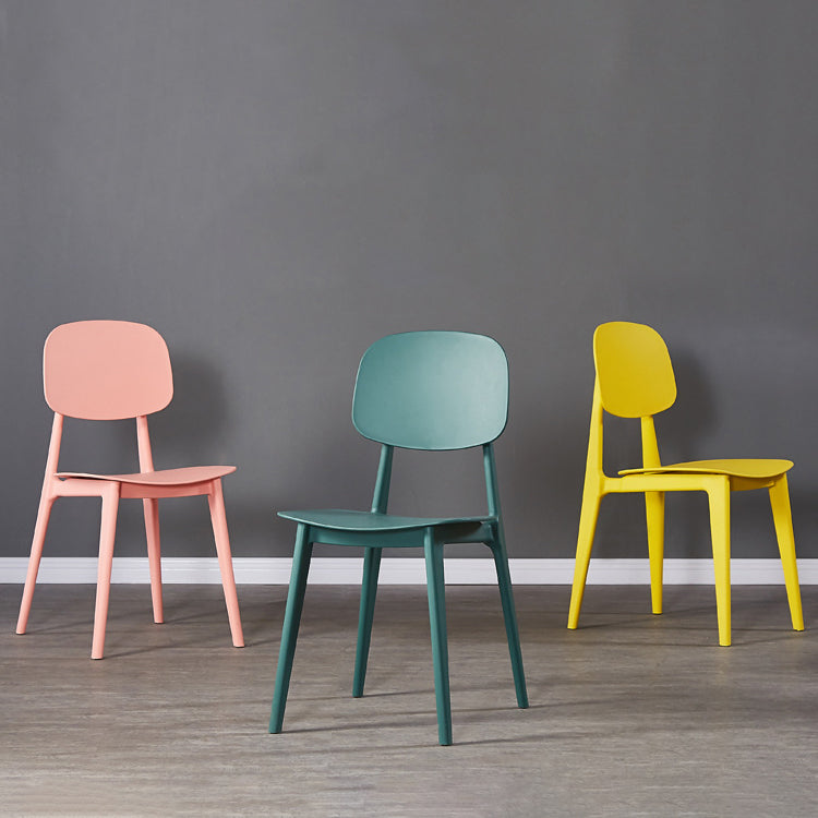 Cuisine moderne dinant la chaise latérale en plastique ouvrant la chaise latérale de salle à manger arrière