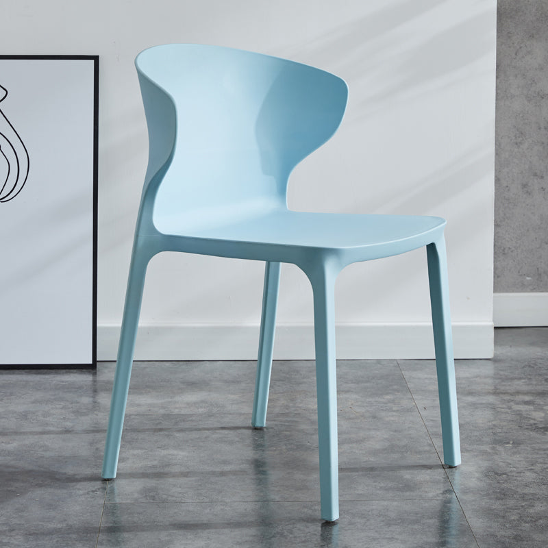 Chaise de salle à manger empilable en plastique à oreilles de fauteuil contemporain à la maison