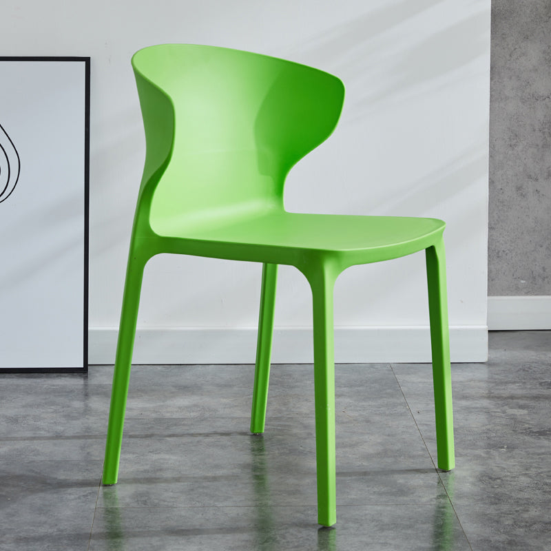 Chaise de salle à manger empilable en plastique à oreilles de fauteuil contemporain à la maison