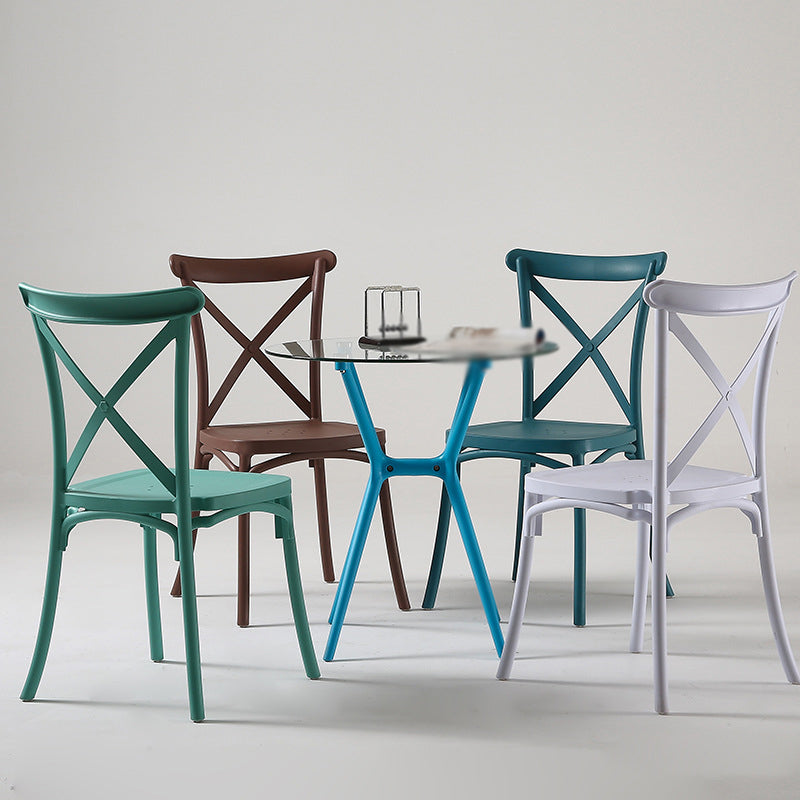Chaise de salle à manger en plastique de style moderne, chaise latérale à dossier croisé de 17 pouces de large pour la cuisine