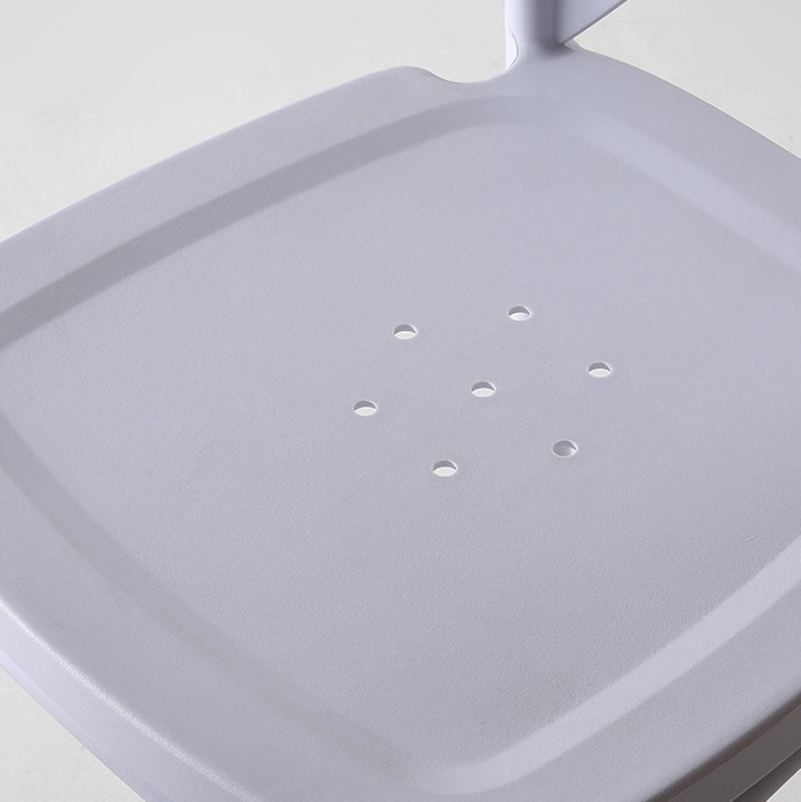 Chaise de salle à manger en plastique de style moderne, chaise latérale à dossier croisé de 17 pouces de large pour la cuisine