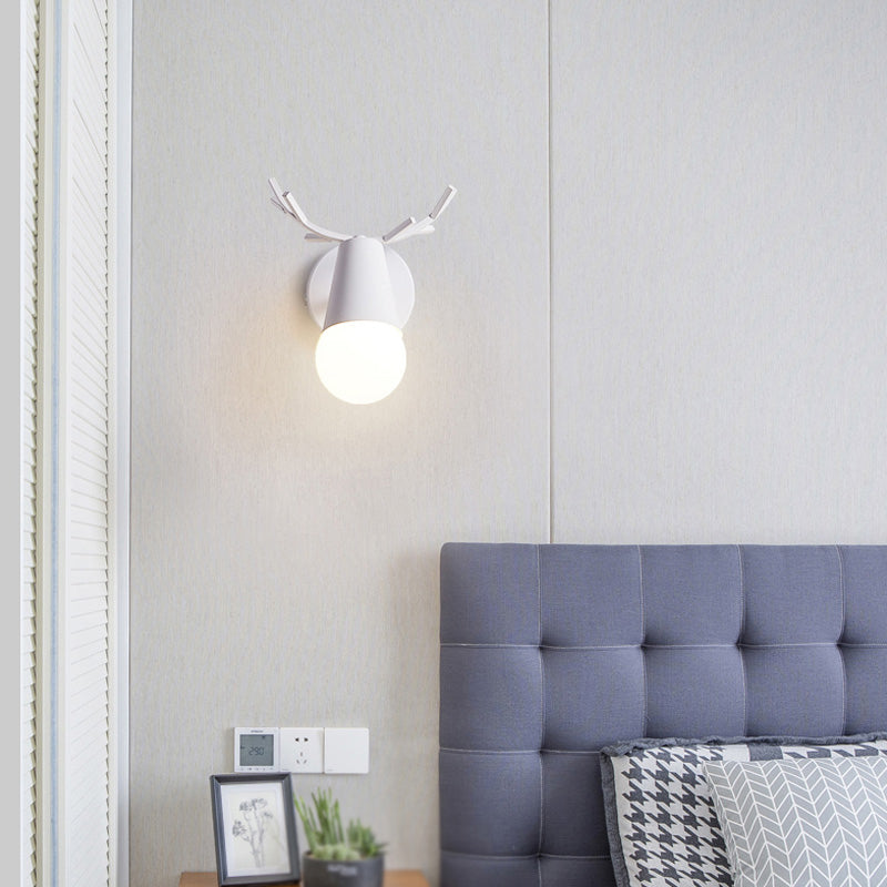 Atletas de hierro Luz de la pared Simple Modern Style 1 Luz de montaje en la pared interior de luz.