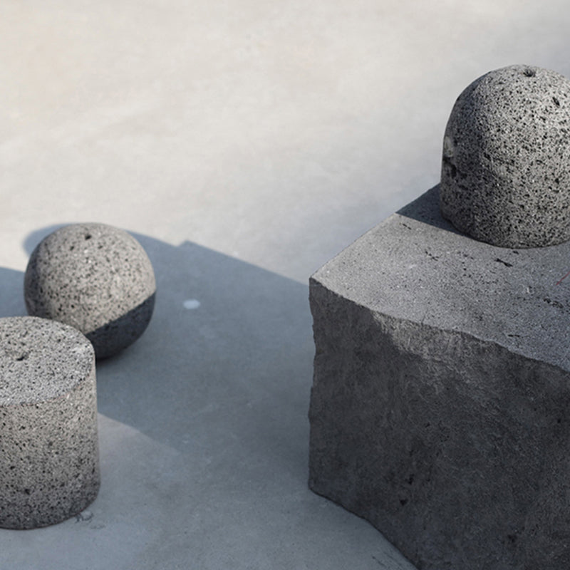 Neuheit einfacher Schneeball -Anhänger Zement 1 Leichtes Wohnzimmer Licht in Schwarz mit Milchglasschatten