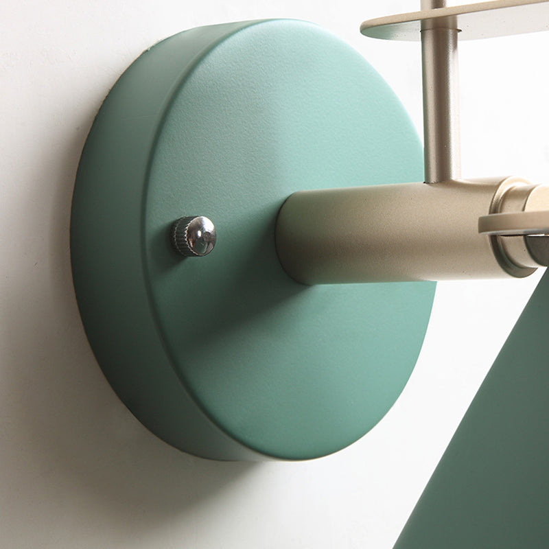 Lámpara de pared de macaron de hierro lacado en moderna luz de pared simple de estilo nórdico para dormitorio