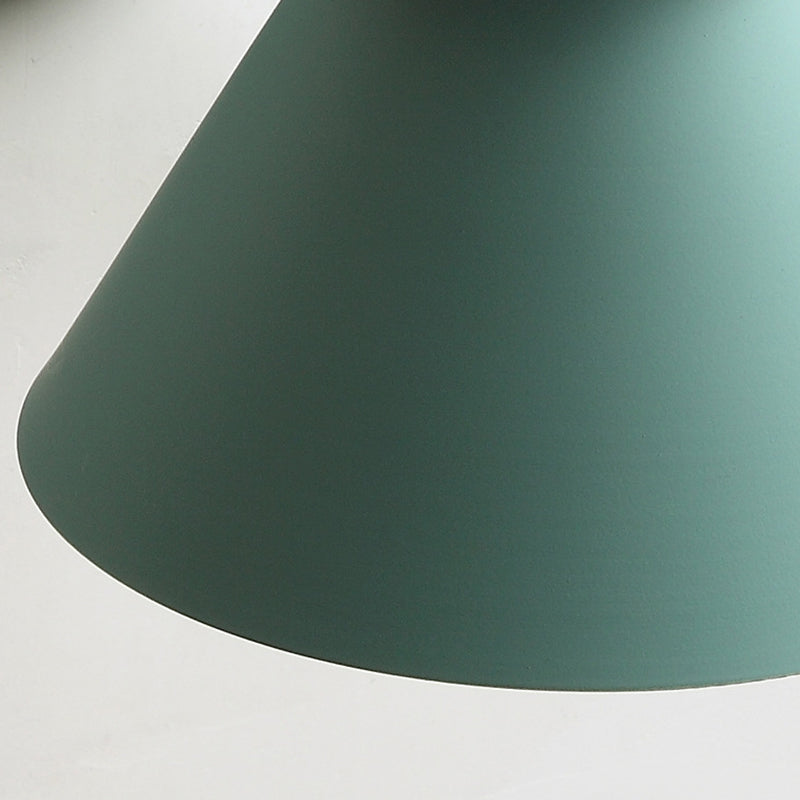 Lampada a parete in macaron di ferro laccata in moderna luce a parete a parete conica per camera da letto