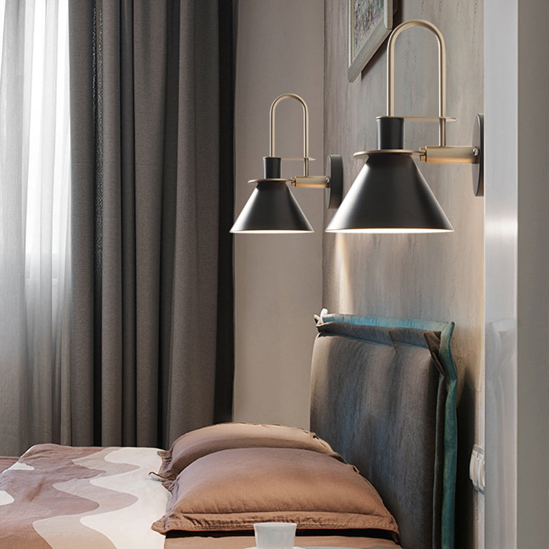 Lámpara de pared de macaron de hierro lacado en moderna luz de pared simple de estilo nórdico para dormitorio