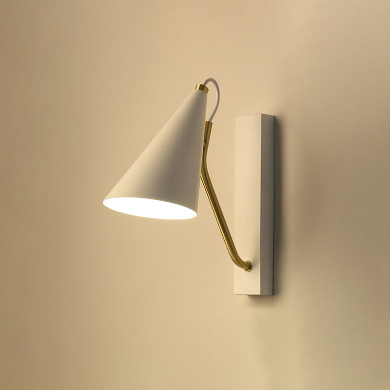Moderna lampada a parete conica a parete singola creativa a parete singola per camera da letto