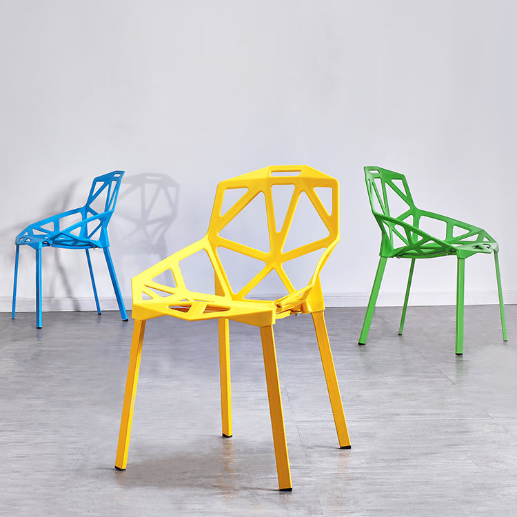 Chaise de salle à manger sans bras en plastique contemporain chaise latéral croisée pour usage à domicile