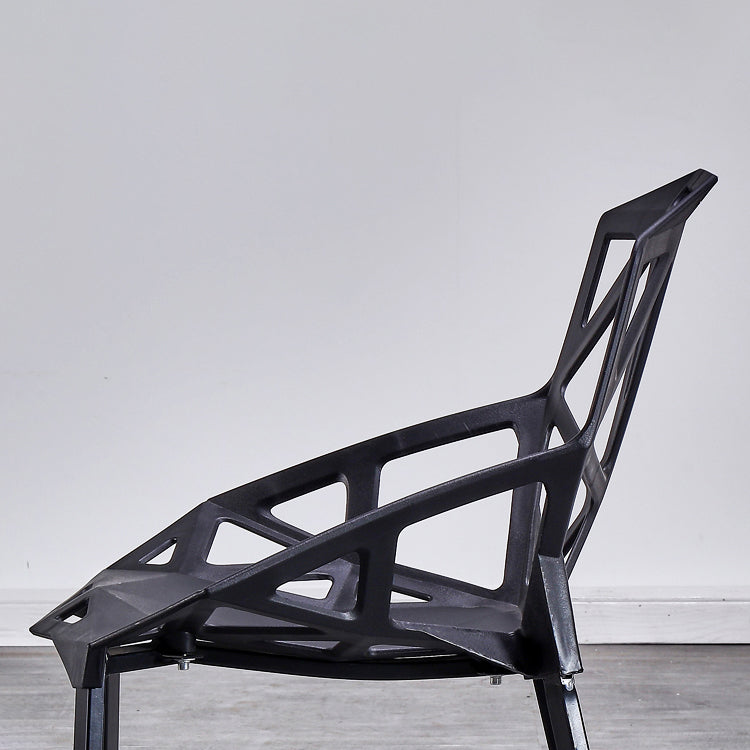 Chaise de salle à manger sans bras en plastique contemporain chaise latéral croisée pour usage à domicile