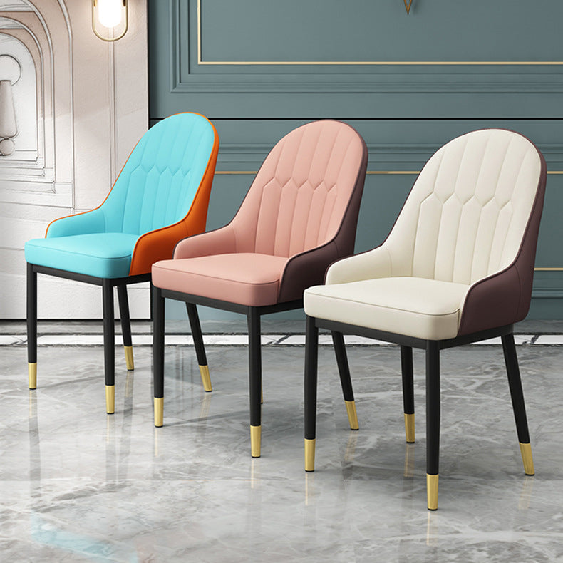 Chaise de bras de salle à manger moderne en cuir chaises arrière solides avec des jambes en métal