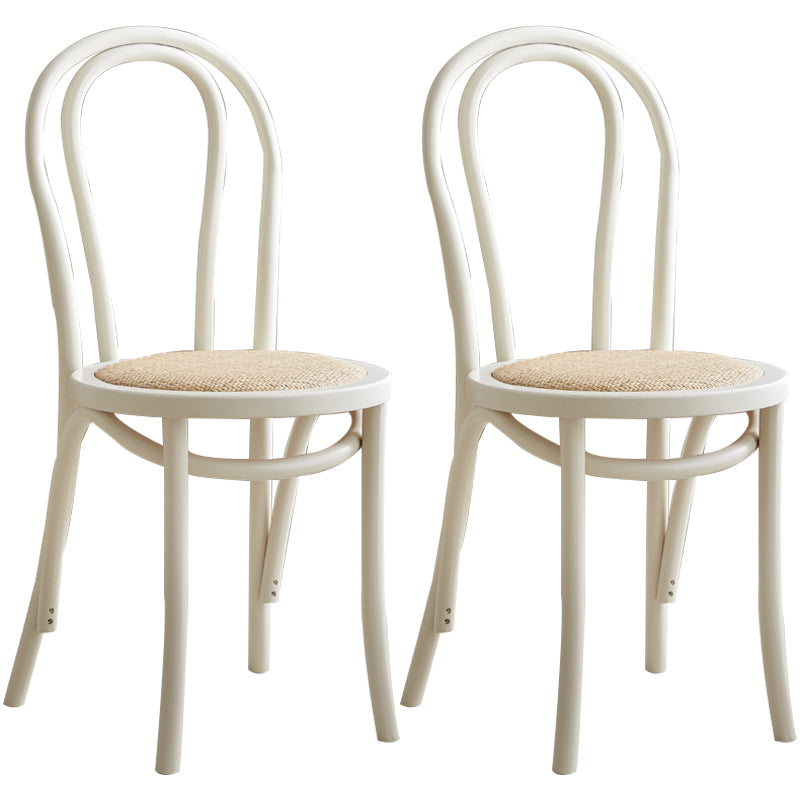 La salle à manger traditionnelle en bois massif préside les chaises latérales arrière mates de Windsor de finition