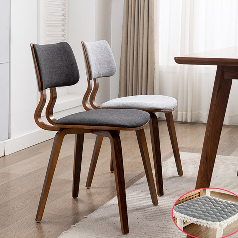 Chaise d'appoint contemporaine à la maison, chaise de salle à manger en bois rembourrée à dossier ouvert