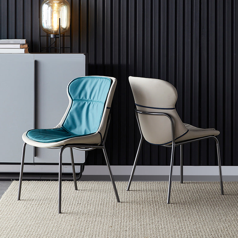 Chaises de salle à manger latérales en cuir Chaise latérale à oreilles rembourrée moderne avec pieds en métal