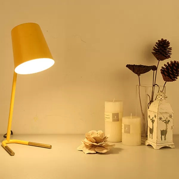 1 lichte emmer bureau licht met plug -in snoer Noordig metaal klein tafellicht voor studieruimte