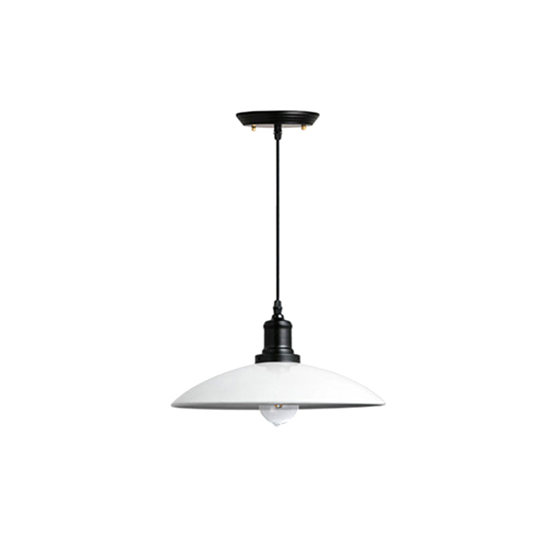 Industrieel hangend plafondlicht met 1 licht taps toelopend metalen plafond hanglampje