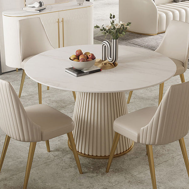 Stenen tafel in eigentijdse stijl, rond voetstuk, informele eettafel voor thuis
