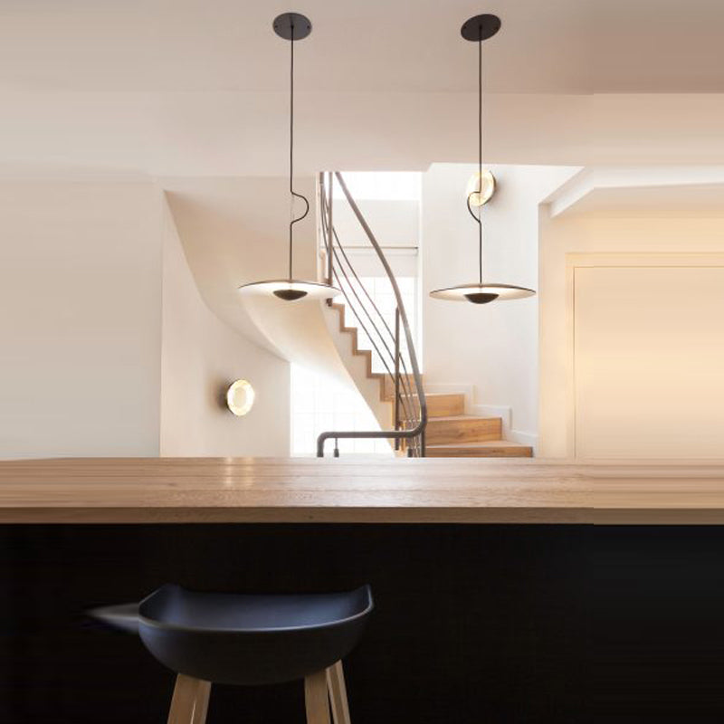 Luce a ciondolo interno minimalista, illuminazione a sospensione in metallo piatto in metallo a 1 luce