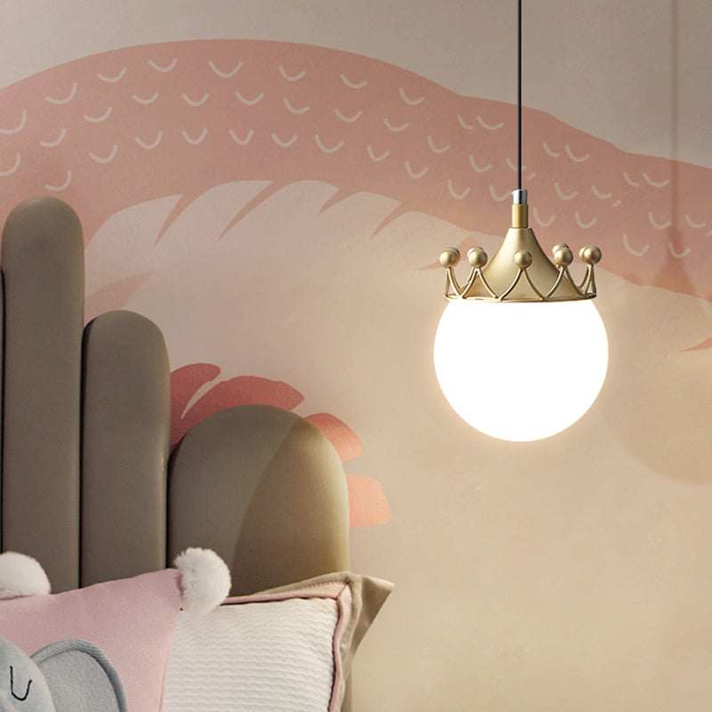 Luz colgante de estilo de lujo de 1 luz, lámpara de lámpara de globo de vidrio blanco con corona