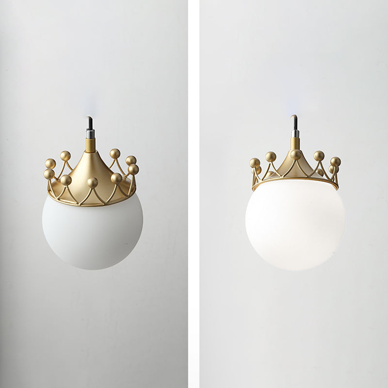 Luz colgante de estilo de lujo de 1 luz, lámpara de lámpara de globo de vidrio blanco con corona