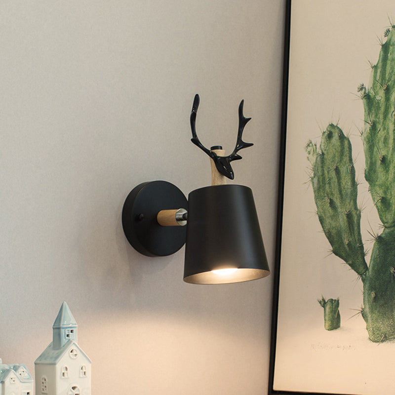 Lámpara de pared de cono simplicidad moderna de metal apliques para sala de estar