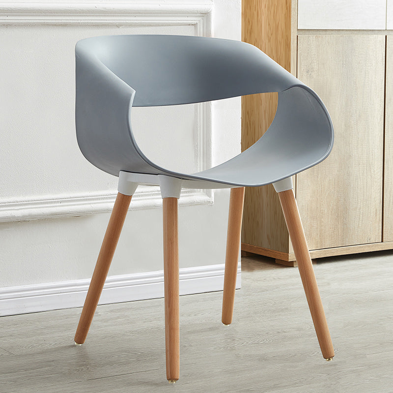 Chaises d'appoint de salle à manger en plastique Chaise d'intérieur et d'extérieur Glam de 18 po de large, chaise d'appoint à dossier ouvert