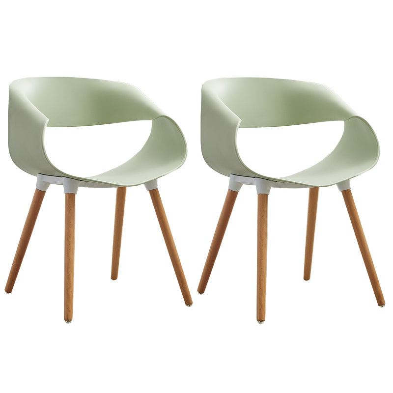 Chaises d'appoint de salle à manger en plastique Chaise d'intérieur et d'extérieur Glam de 18 po de large, chaise d'appoint à dossier ouvert