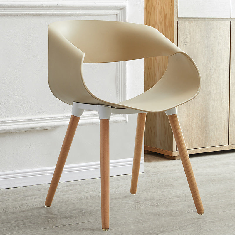 Chaises d'appoint de salle à manger en plastique Chaise d'intérieur et d'extérieur Glam de 18 po de large, chaise d'appoint à dossier ouvert