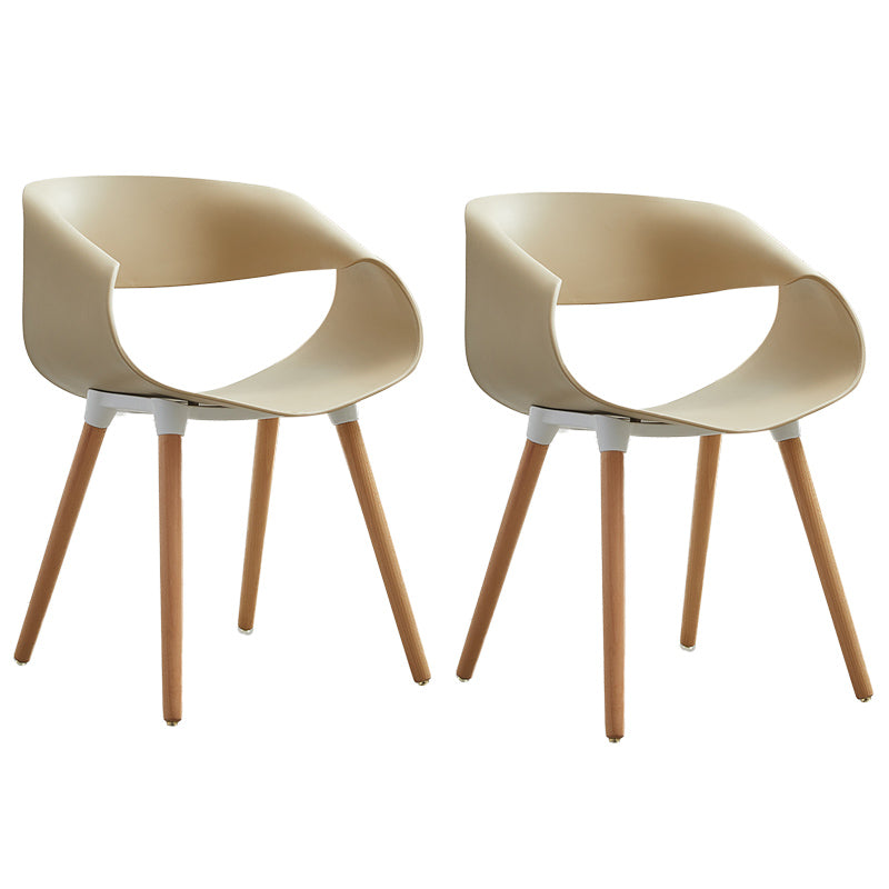 Chaises d'appoint de salle à manger en plastique Chaise d'intérieur et d'extérieur Glam de 18 po de large, chaise d'appoint à dossier ouvert