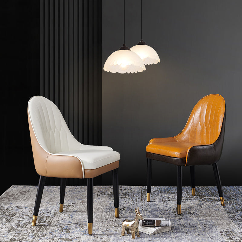 Chaise de salle à manger en cuir de style glam nordique chaise Parsons chaise avec des jambes en bois