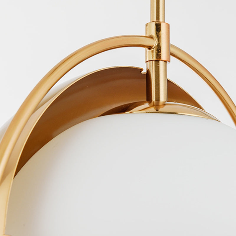 Modern artistico a sospensione singolo a pendente a pendente elettroplate in metallo lampada appesa con tonalità di vetro bianco