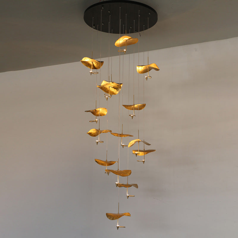 Moderne lotusblattförmige Anhänger Leichte Messing 15/32 Kopftreppe Mehrere Hanglampe in Gold