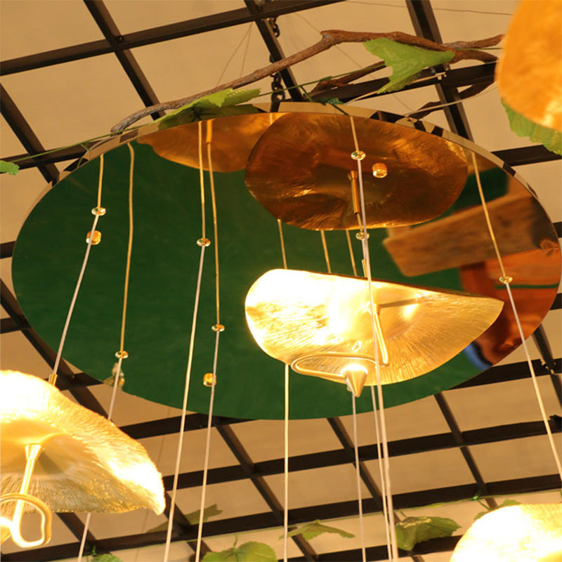 Moderne lotusblattförmige Anhänger Leichte Messing 15/32 Kopftreppe Mehrere Hanglampe in Gold
