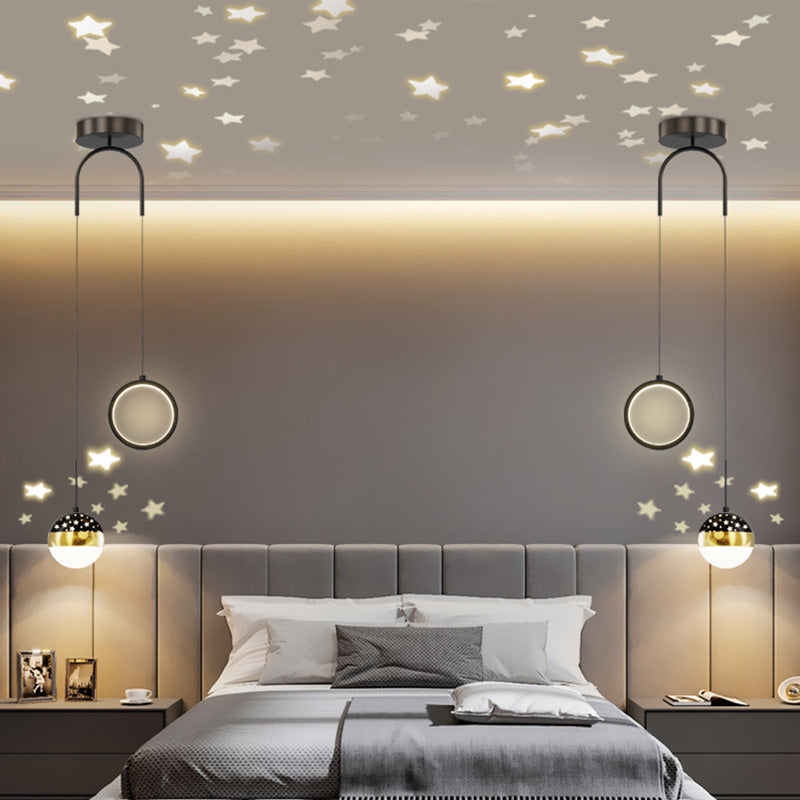 Ciondolo a ciondolo circolare e ascensore contemporaneo in nero per la sala da studio del bar